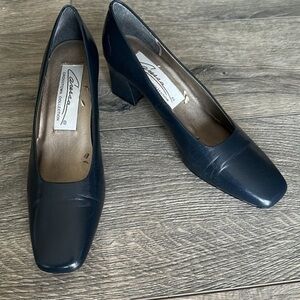 Caressa shoes crosstown collection Nvay blue pumps Leather size 9S